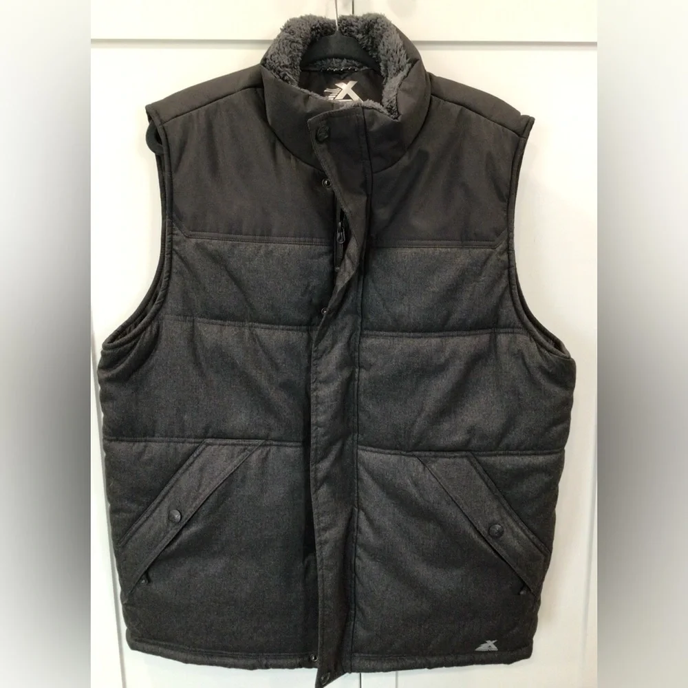 Men’s Large polyester puffer vest. - Picture 4 of 4